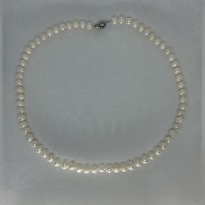 Pearl Necklace 18” in white with silver clasp